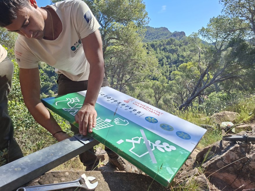 Revisión y mantenimiento de señalética en la Microrreserva de Flora de Penyes Altes